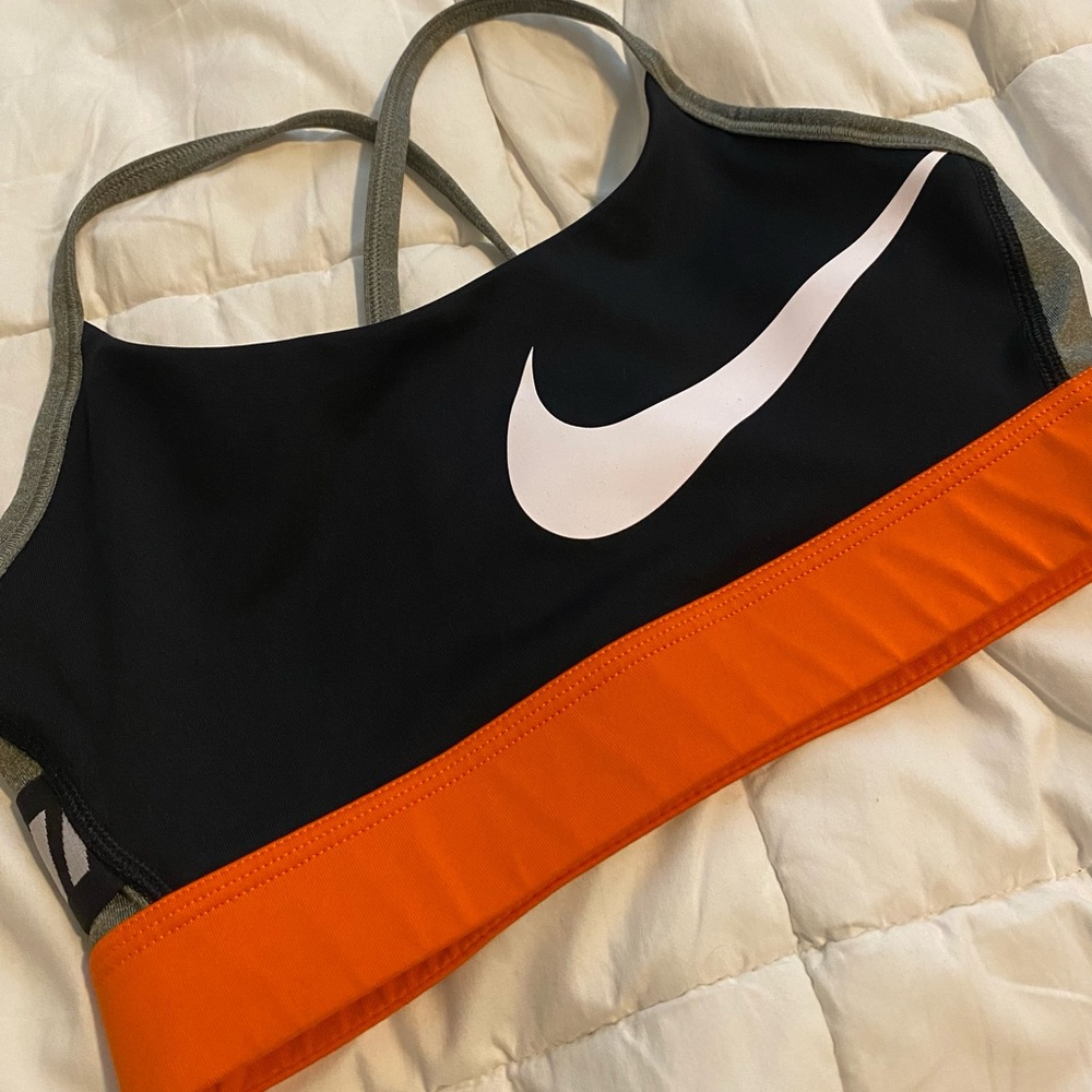 Nike Dri Fit Sports Bra (Size Medium)
